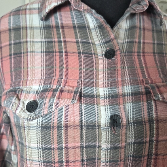 ⭐️Tilley Pink Plaid Flannel Button-Up Shirt Size Small - Picture 3 of 6